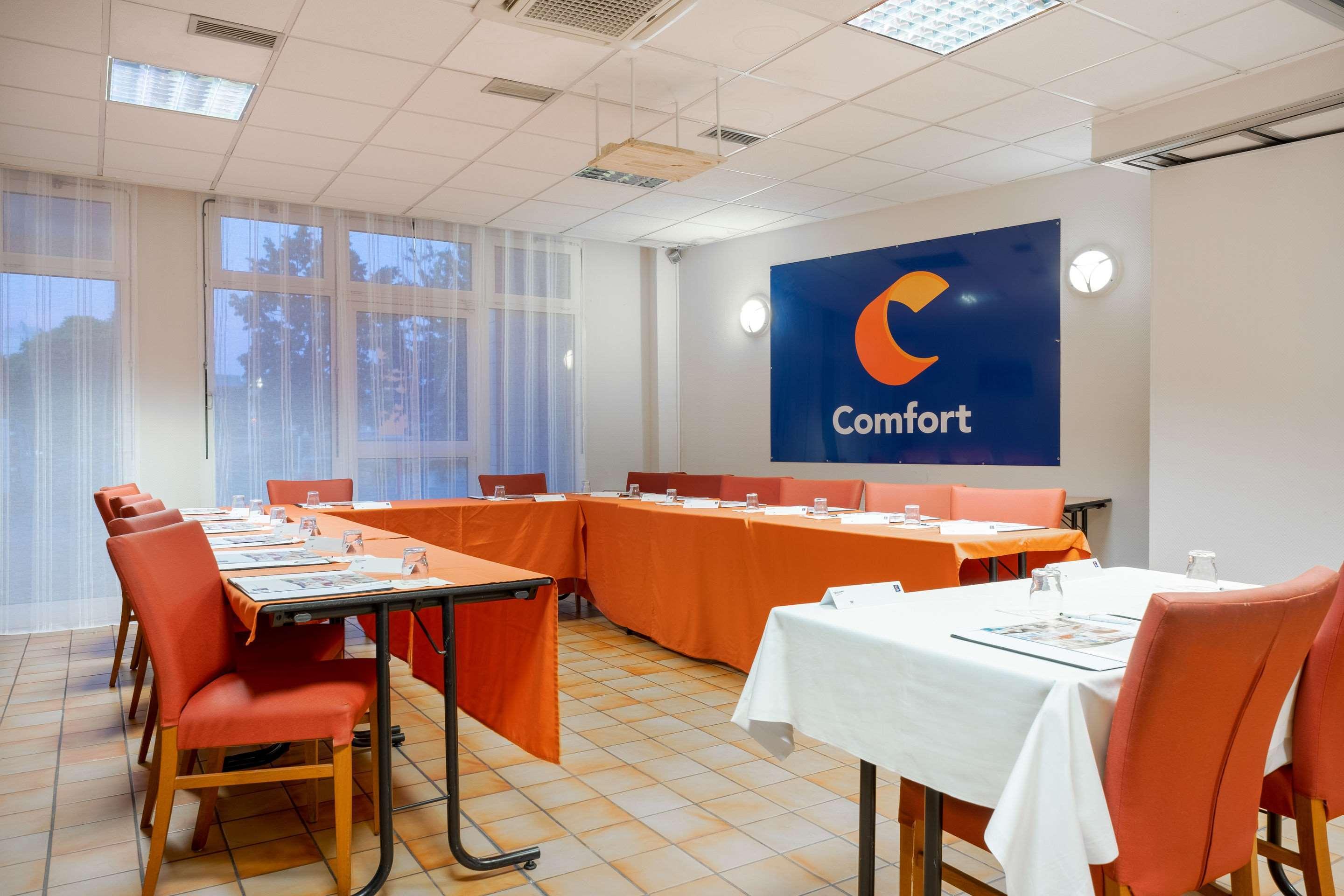 Comfort Hotel Монлюсон Экстерьер фото