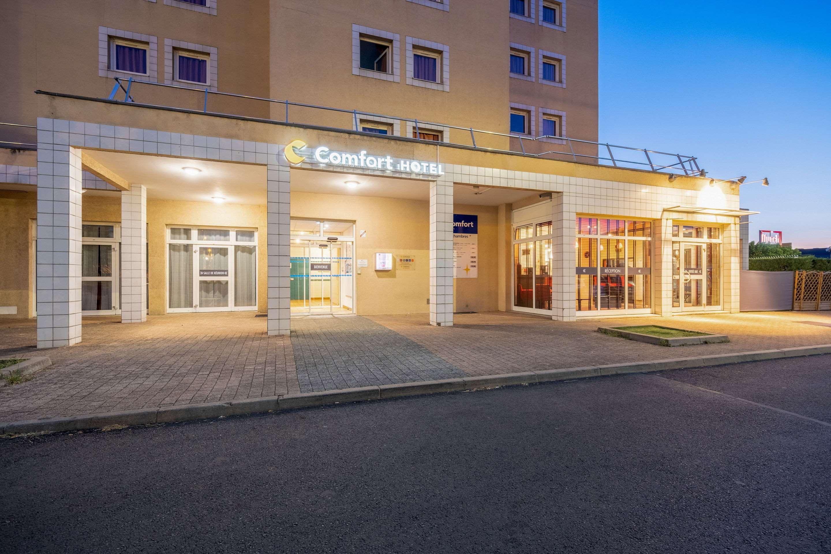 Comfort Hotel Монлюсон Экстерьер фото